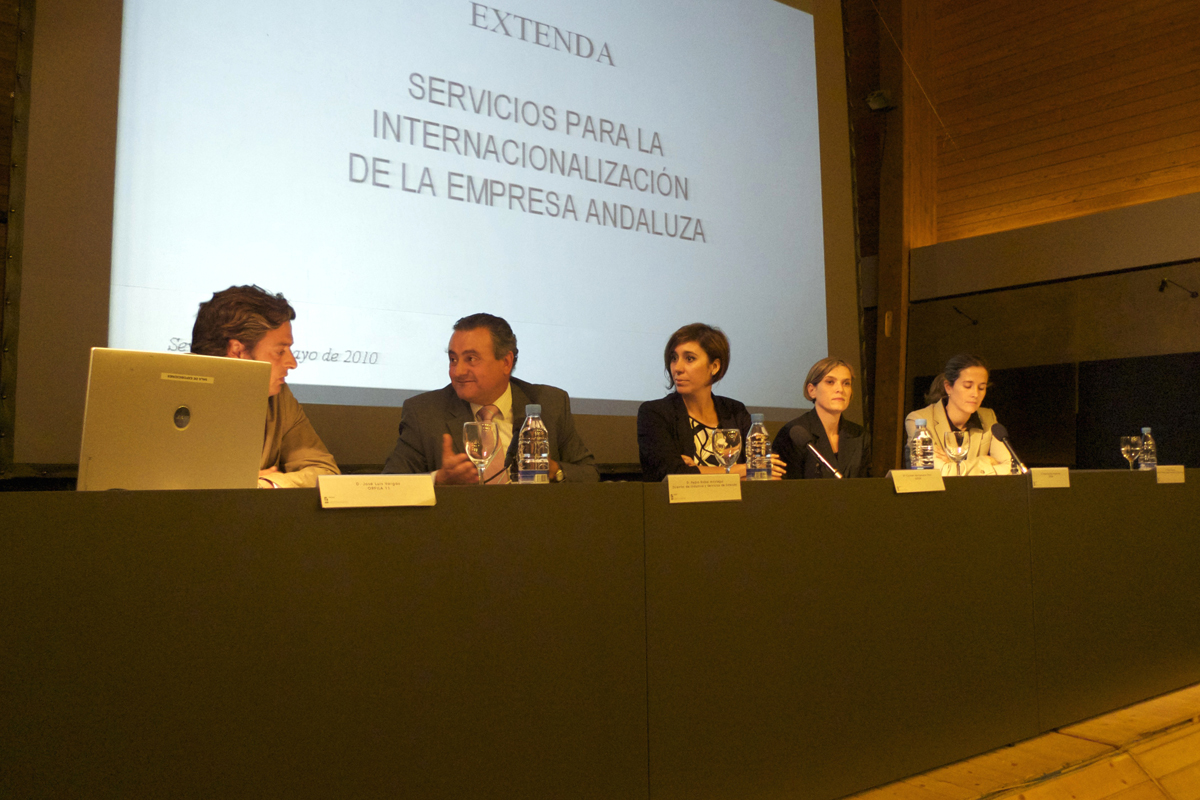 2010. O11 colabora con Extenda